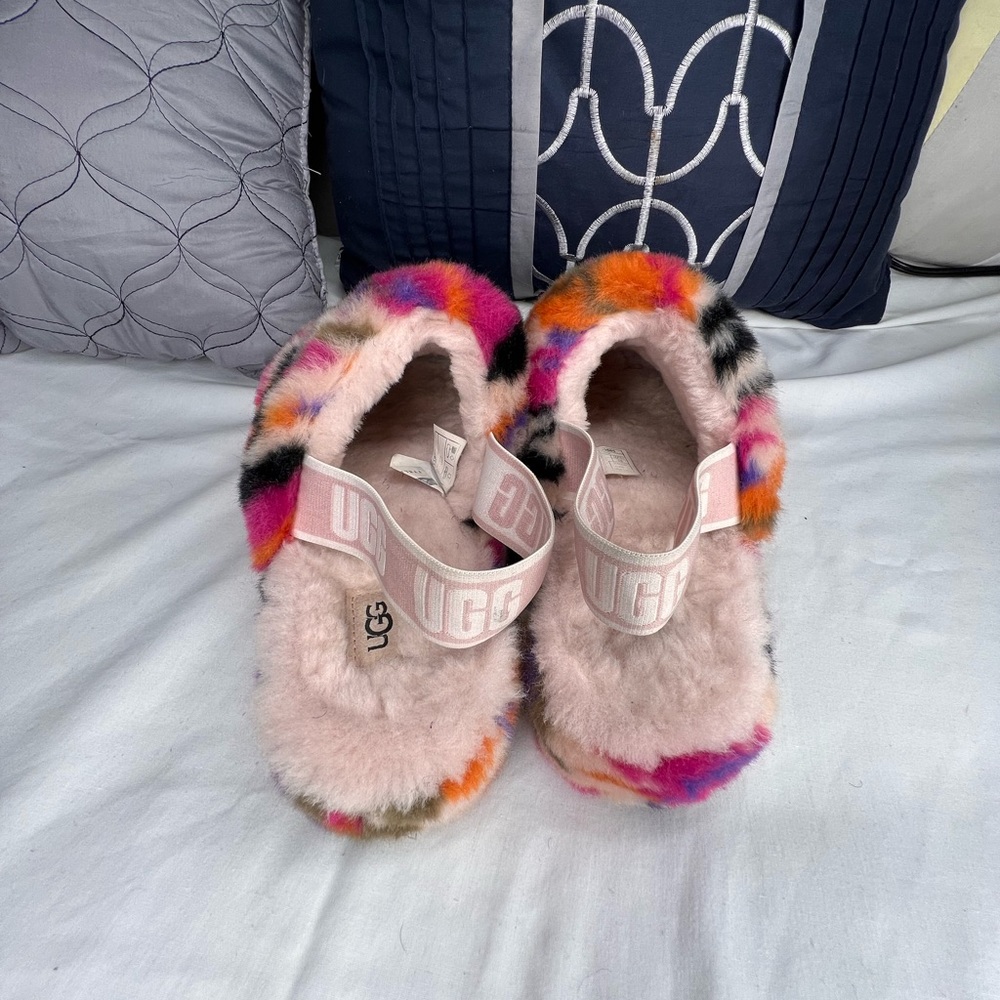 Ugg slippers - Picture 3 of 4